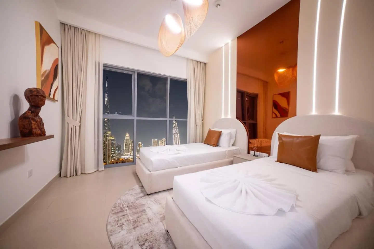 Lavish Saafe House With Full Burj Khalifa View From All Rooms - Amazing Balcony Setup - Infinity Pool - Near Dubai Mall Downtown Apartment