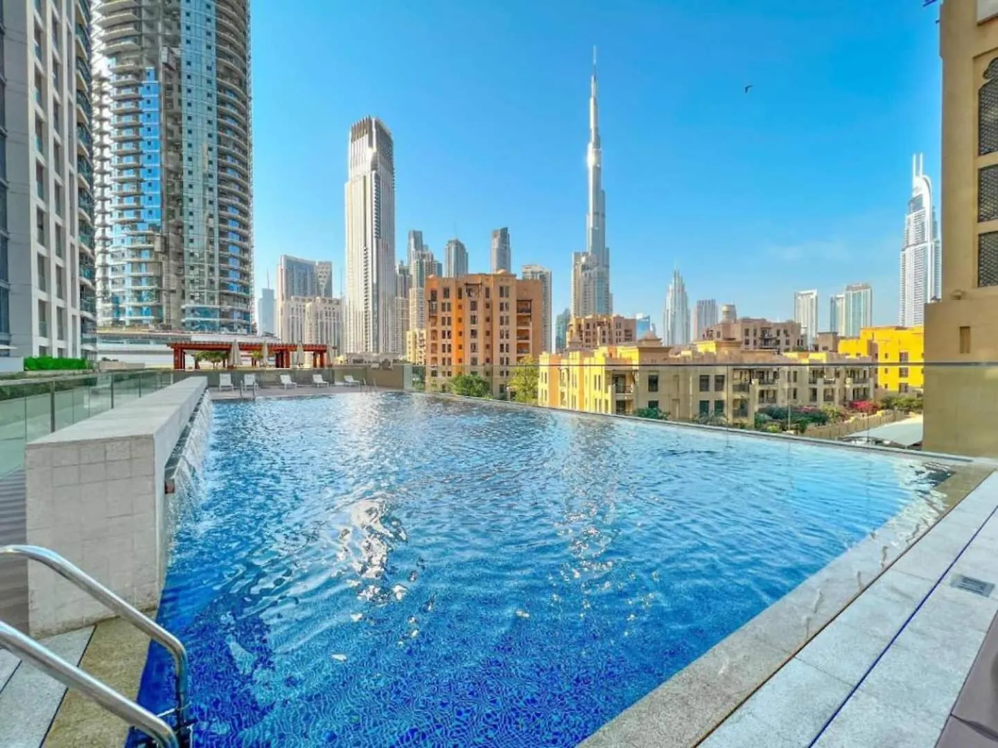 Lavish Saafe House With Full Burj Khalifa View From All Rooms - Amazing Balcony Setup - Infinity Pool - Near Dubai Mall Downtown Apartment