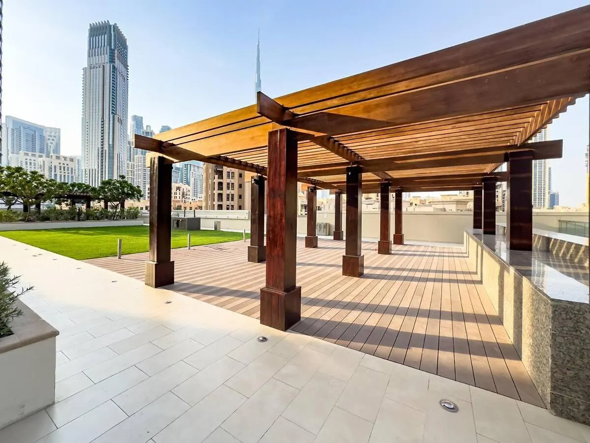 Lavish Saafe House With Full Burj Khalifa View From All Rooms - Amazing Balcony Setup - Infinity Pool - Near Dubai Mall Downtown Apartment